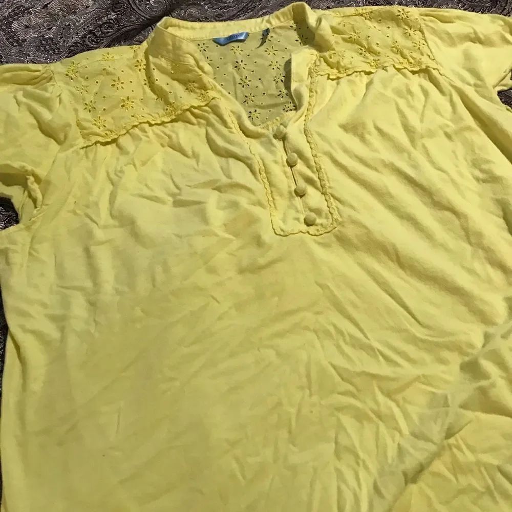 Izod side 1X yellow with lace accents top excellent condition